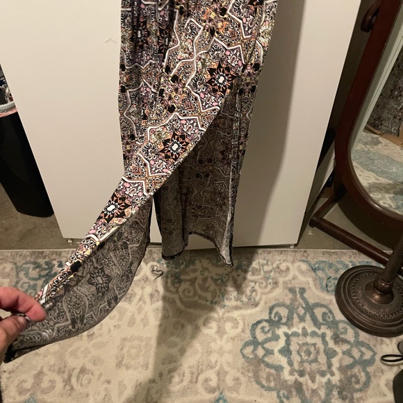 Cute cami with criss cross straps - Picture 3 of 3